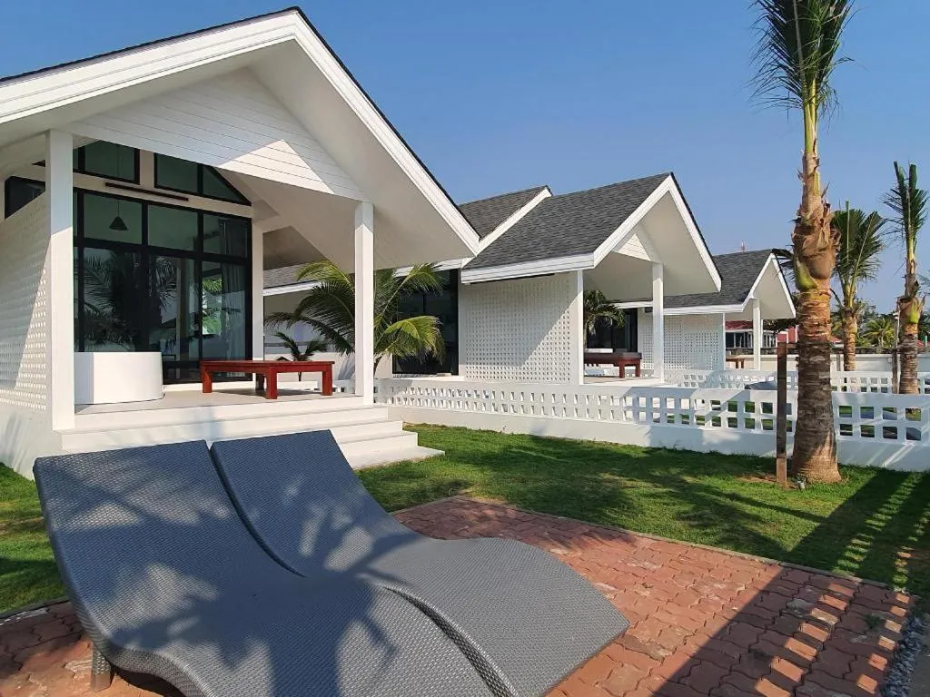 Rattana Pura Beach Resort