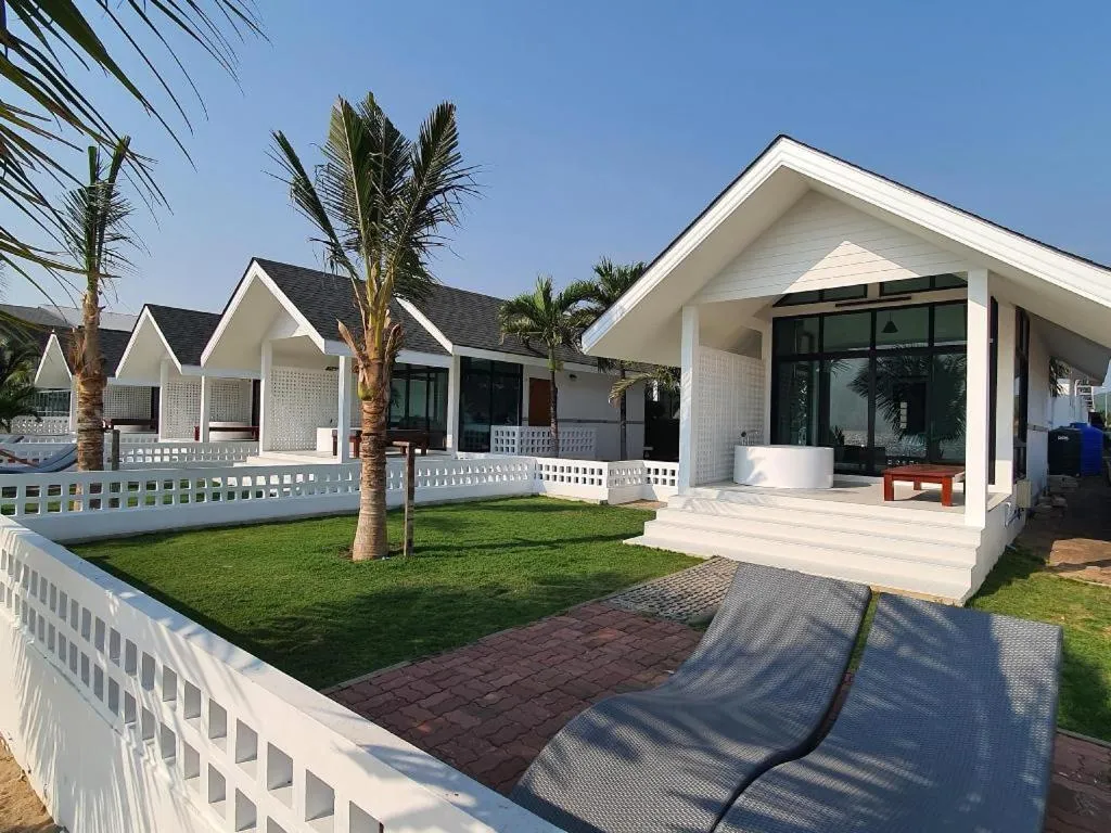 Rattana Pura Beach Resort