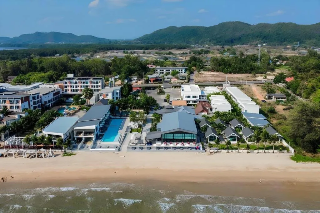 Rattana Pura Beach Resort