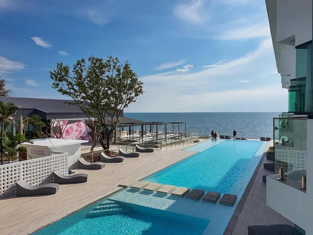 Rattana Pura Beach Resort