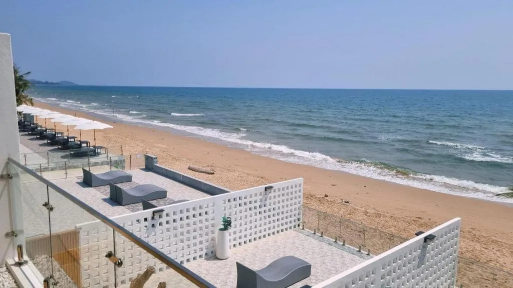 Rattana Pura Beach Resort