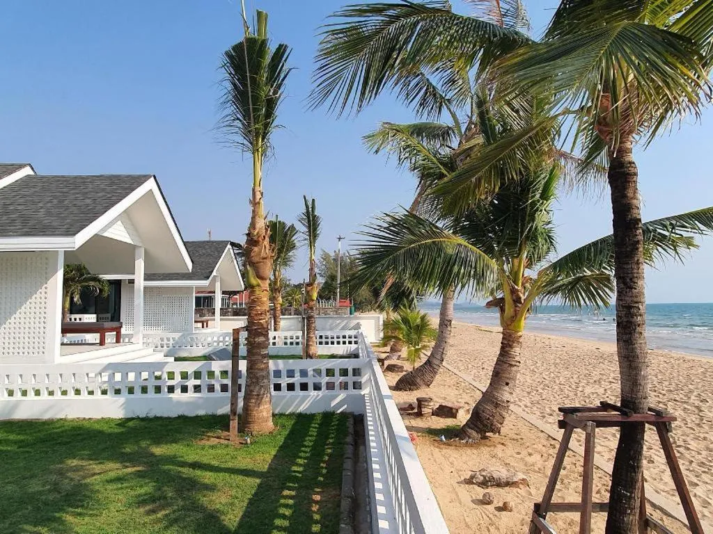 Rattana Pura Beach Resort