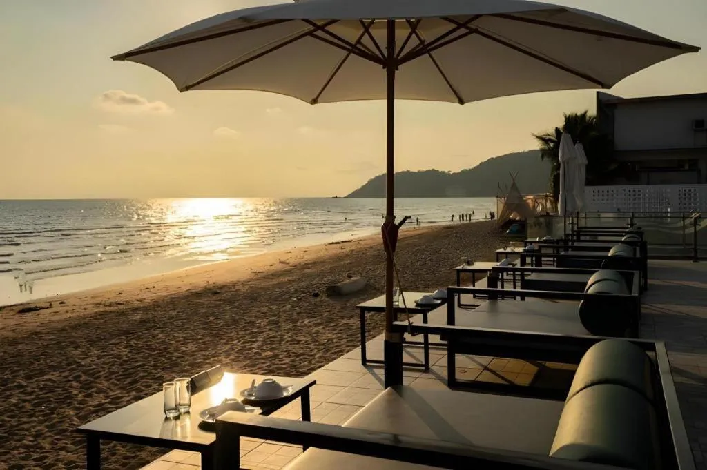 Rattana Pura Beach Resort