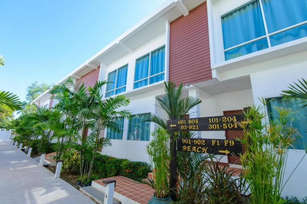 Rattana Pura Beach Resort