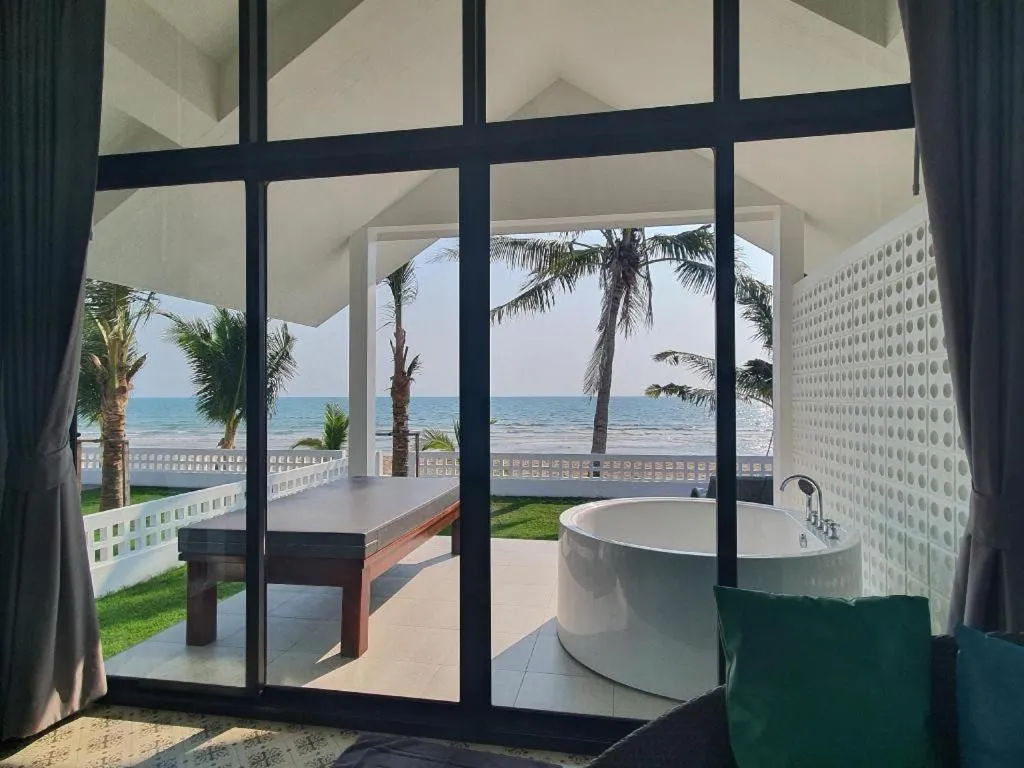 Rattana Pura Beach Resort