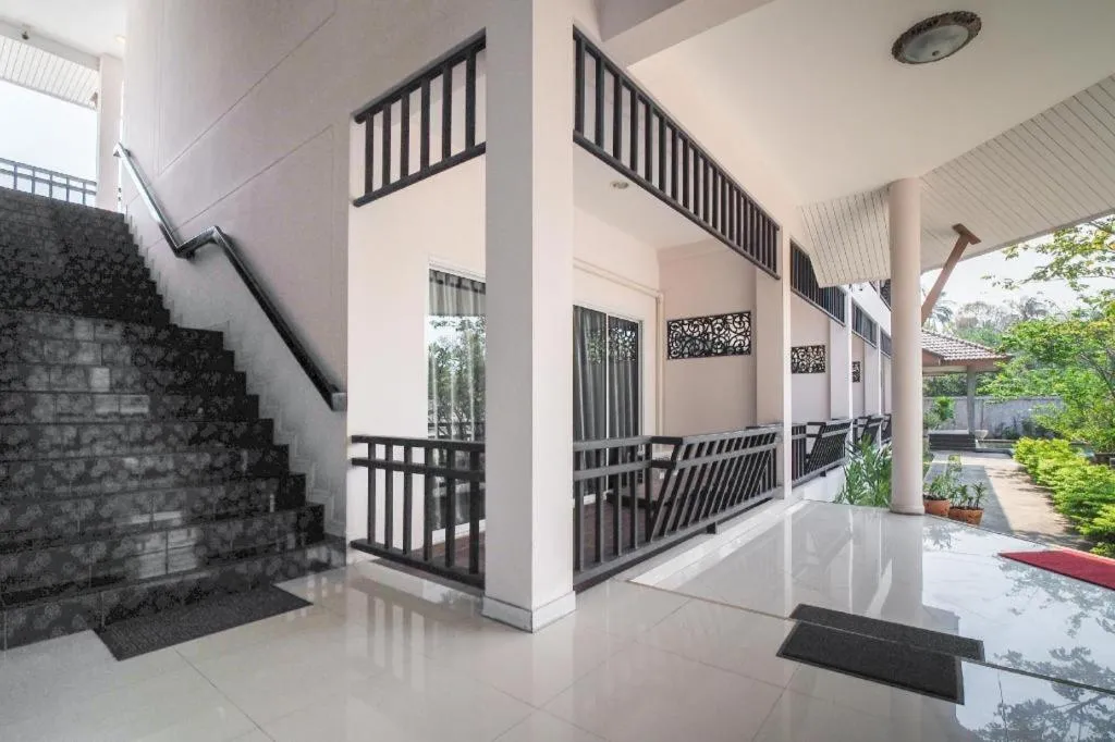 Super OYO 662 Malee Bunga Hotel