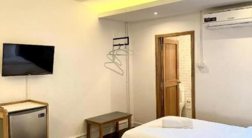 Bed in Need a Nap Hostel Phrae