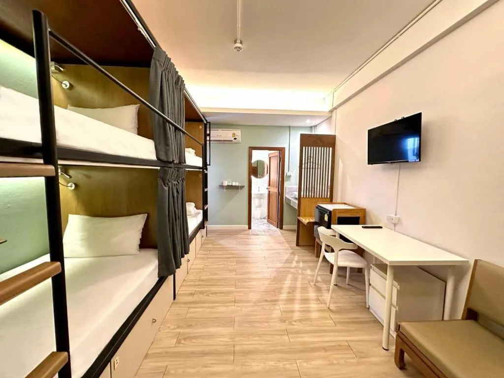 Bed in Need a Nap Hostel Phrae