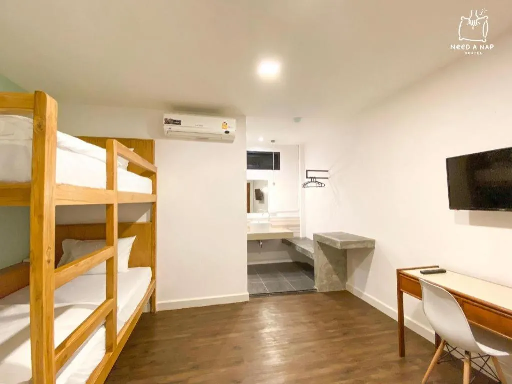 Bed in Need a Nap Hostel Phrae