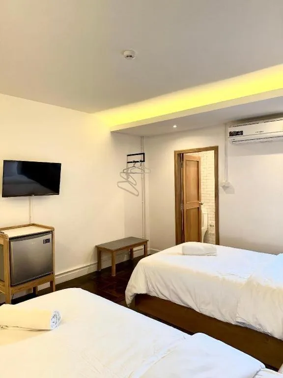 Bed in Need a Nap Hostel Phrae