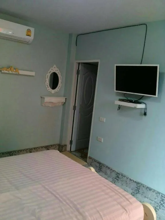 Bed in Chateau de Sangkhlaburi