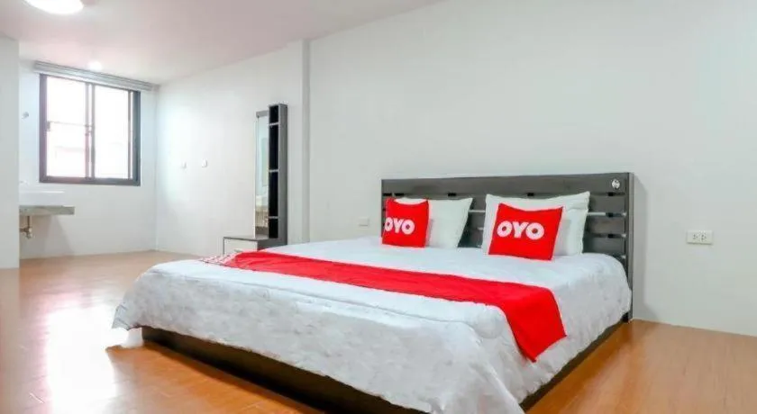 Bed in OYO 935 The Palm Apartment