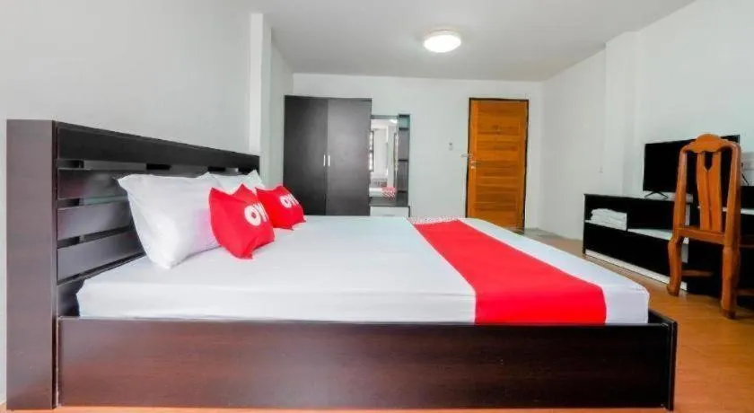 Bed in OYO 935 The Palm Apartment