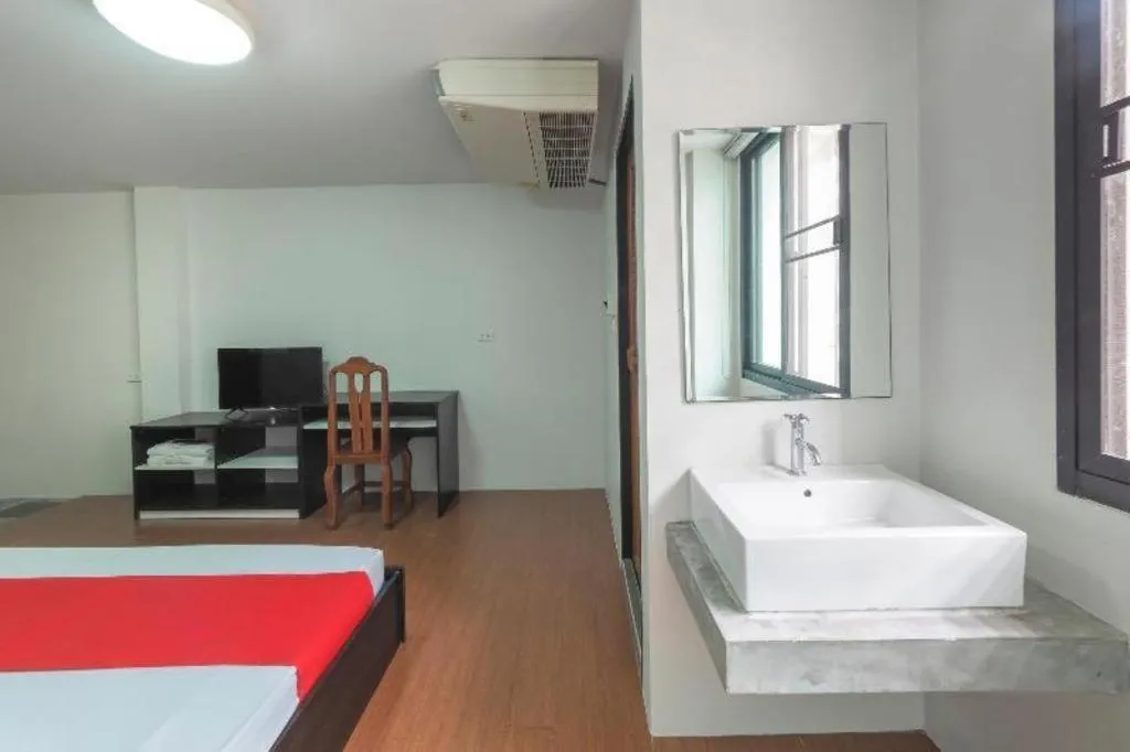 Bed in OYO 935 The Palm Apartment