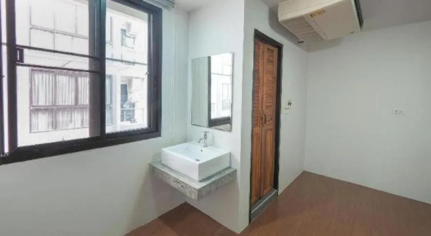 OYO 935 The Palm Apartment