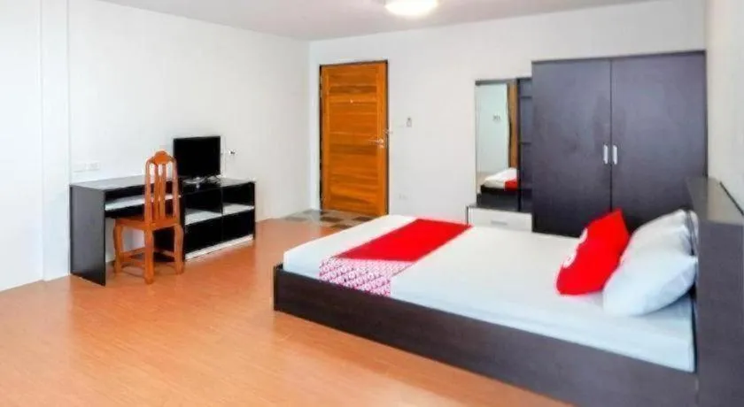 Bed in OYO 935 The Palm Apartment