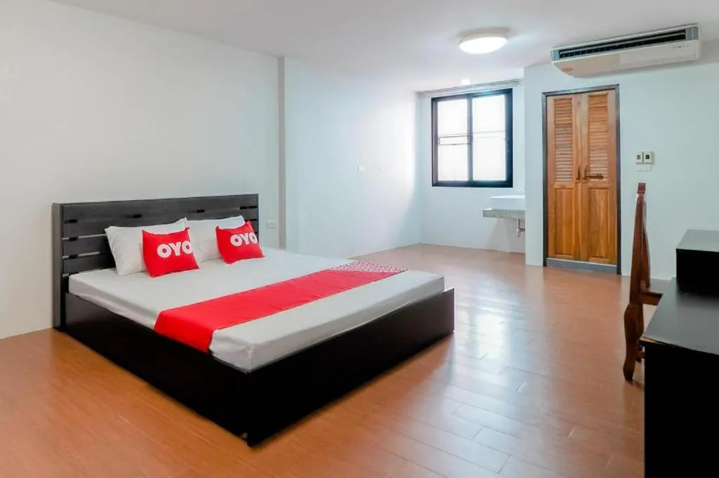 Bed in OYO 935 The Palm Apartment