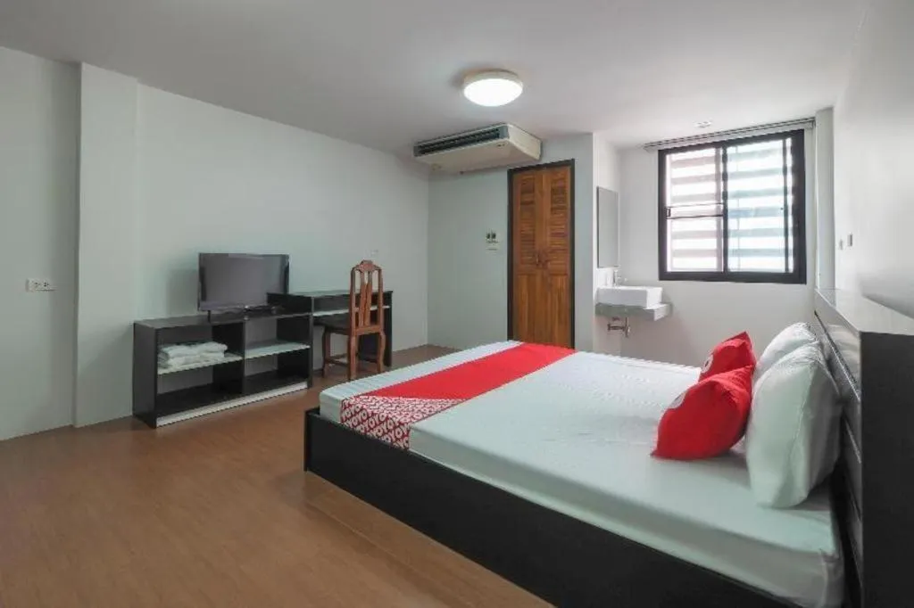 Bed in OYO 935 The Palm Apartment