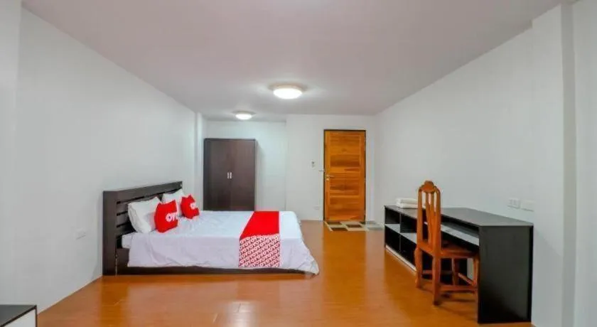 Bed in OYO 935 The Palm Apartment