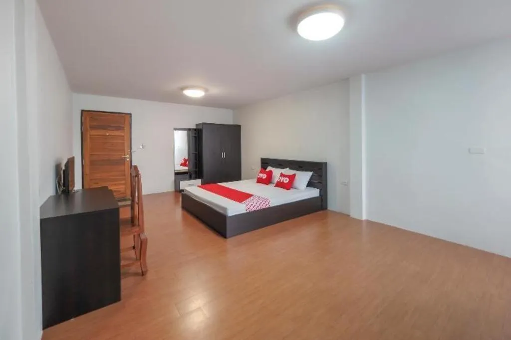 Bed in OYO 935 The Palm Apartment