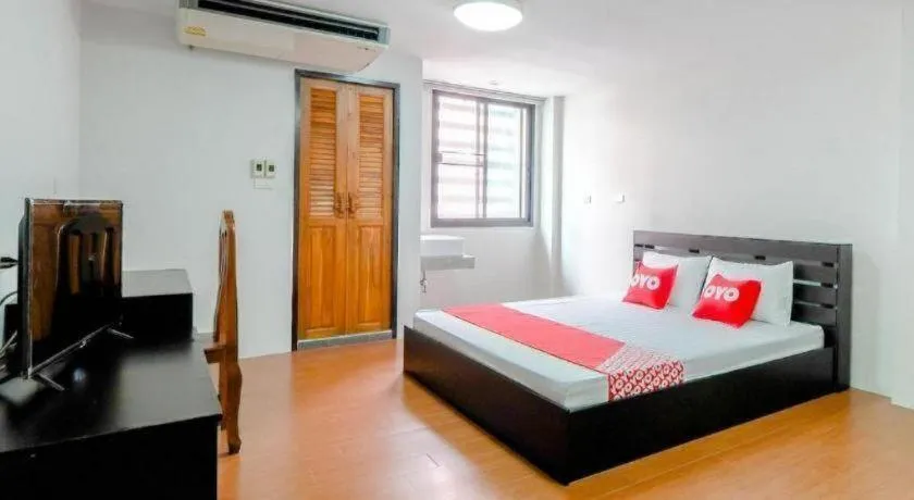 Bed in OYO 935 The Palm Apartment