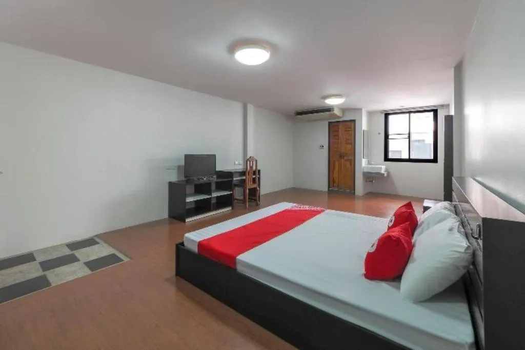 Bed in OYO 935 The Palm Apartment