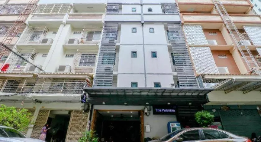 OYO 935 The Palm Apartment