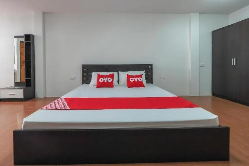 Bed in OYO 935 The Palm Apartment