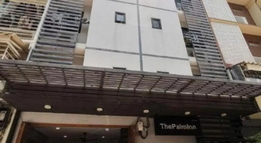 OYO 935 The Palm Apartment