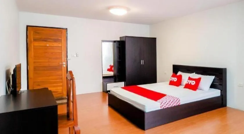 Bed in OYO 935 The Palm Apartment