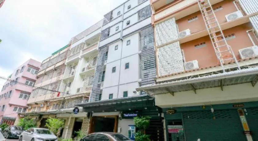 OYO 935 The Palm Apartment