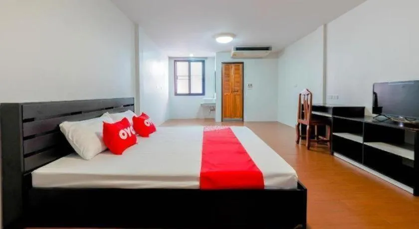 Bed in OYO 935 The Palm Apartment