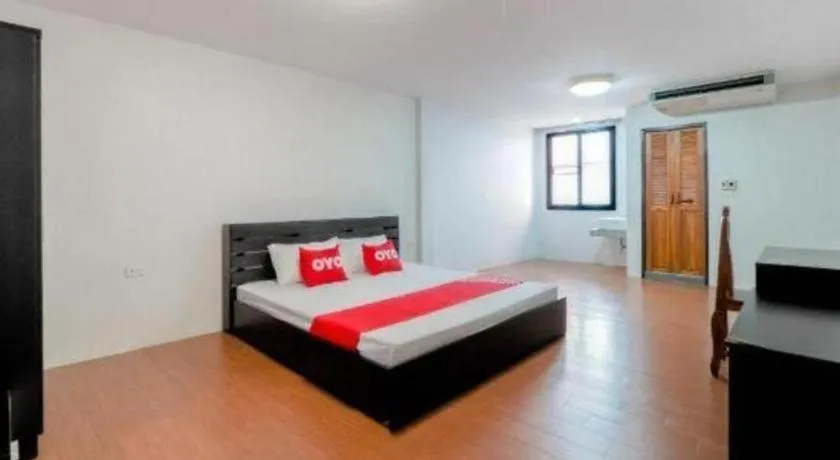 Bed in OYO 935 The Palm Apartment