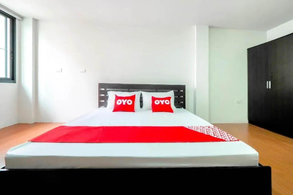 Bed in OYO 935 The Palm Apartment