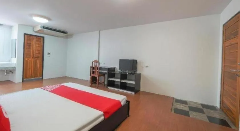 Bed in OYO 935 The Palm Apartment