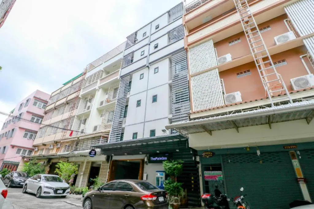 OYO 935 The Palm Apartment