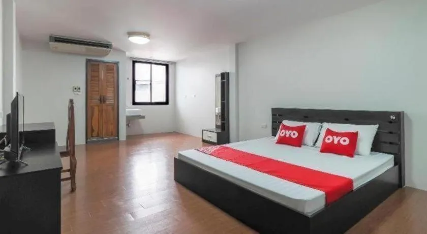 Bed in OYO 935 The Palm Apartment