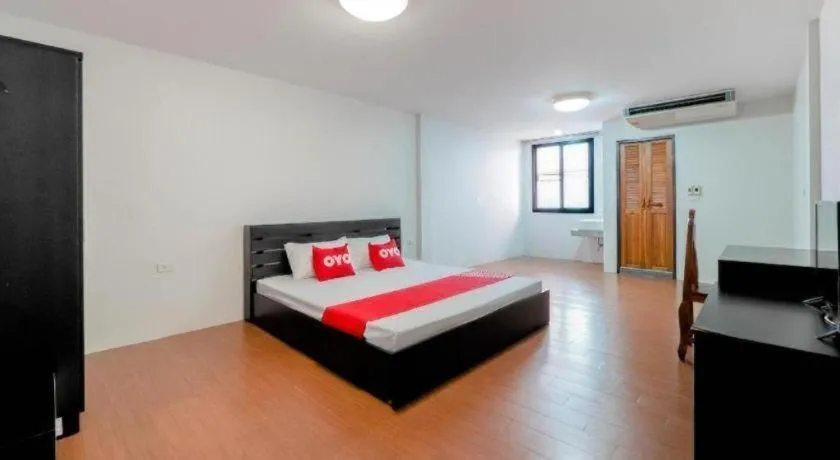 Bed in OYO 935 The Palm Apartment