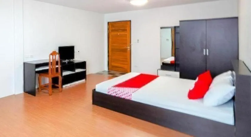 Bed in OYO 935 The Palm Apartment