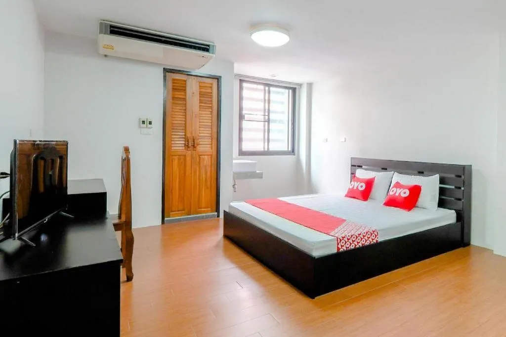 Bed in OYO 935 The Palm Apartment