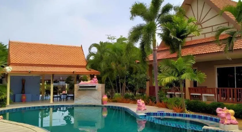 CAPITAL O961 Baan Dow Chompoo Resort