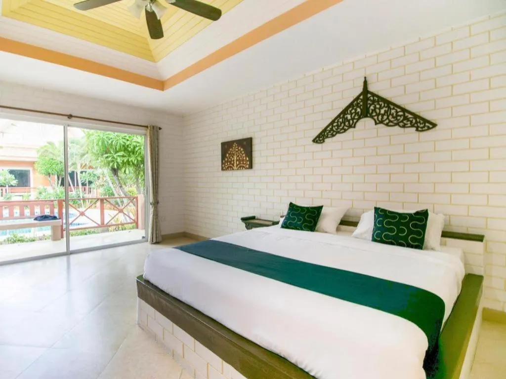 Bed in CAPITAL O961 Baan Dow Chompoo Resort