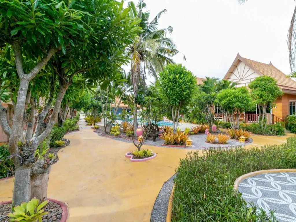 CAPITAL O961 Baan Dow Chompoo Resort