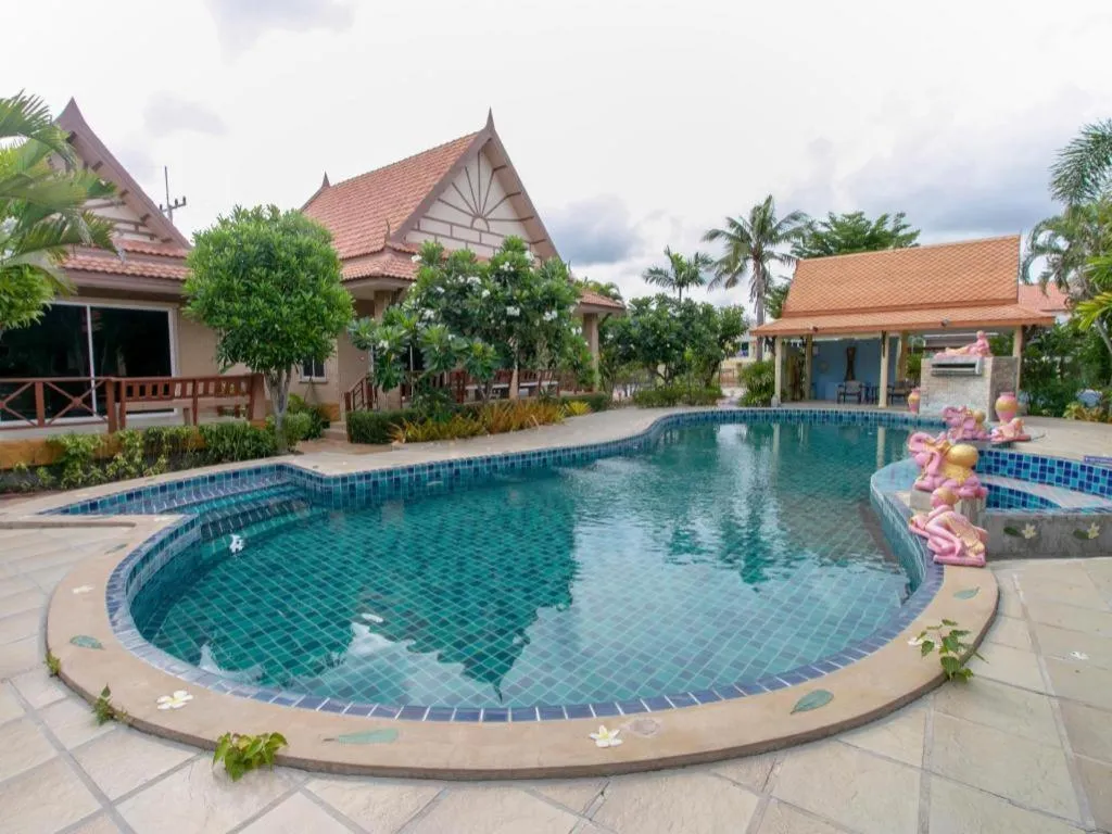 CAPITAL O961 Baan Dow Chompoo Resort