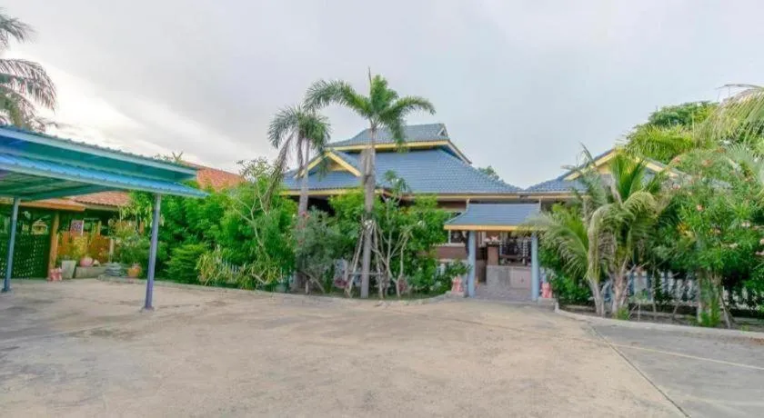 CAPITAL O961 Baan Dow Chompoo Resort