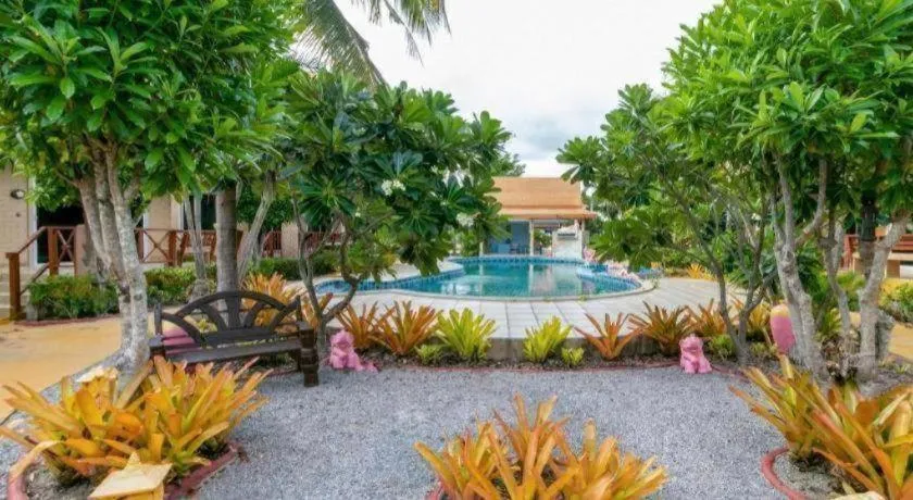 CAPITAL O961 Baan Dow Chompoo Resort