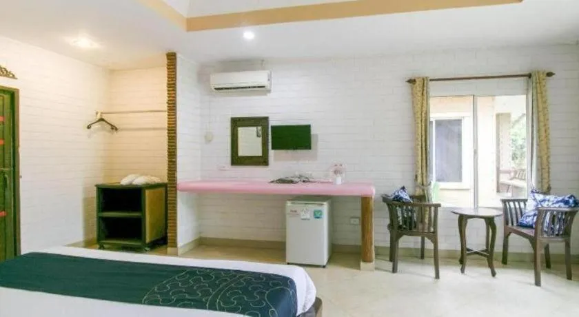 Bed in CAPITAL O961 Baan Dow Chompoo Resort