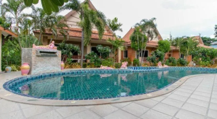 CAPITAL O961 Baan Dow Chompoo Resort