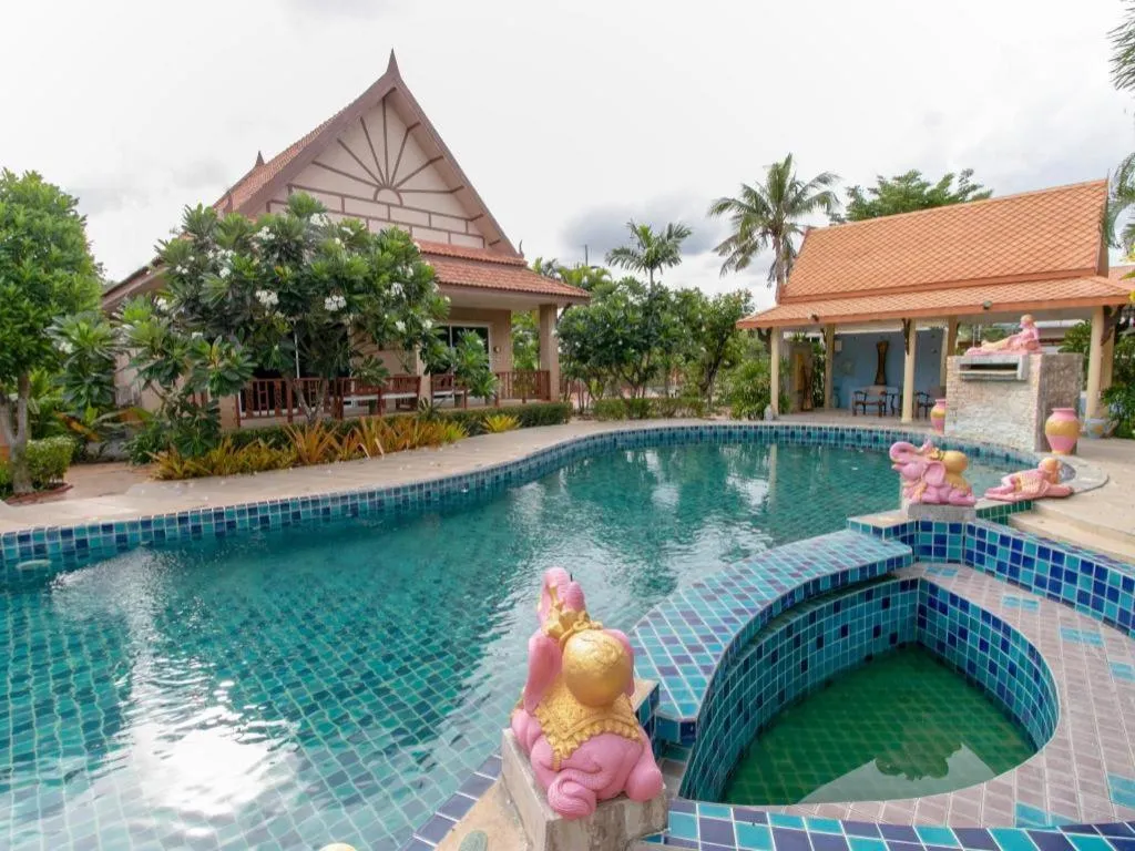 CAPITAL O961 Baan Dow Chompoo Resort