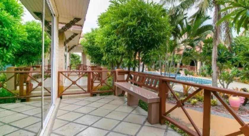 CAPITAL O961 Baan Dow Chompoo Resort